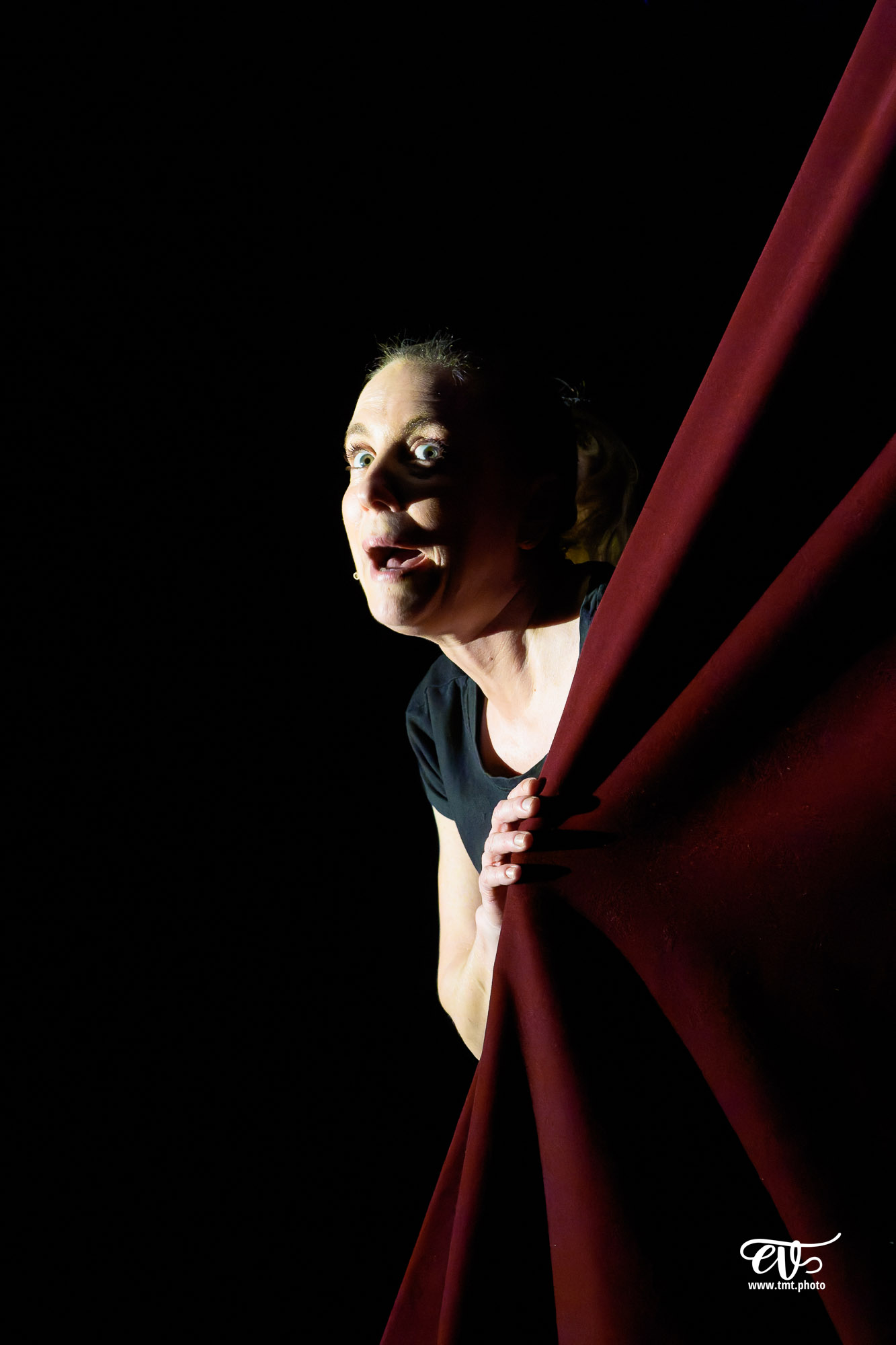 LES CHATOUILLES OU LA DANSE DE LA COLÈRE (ANDRÉA BESCOND)